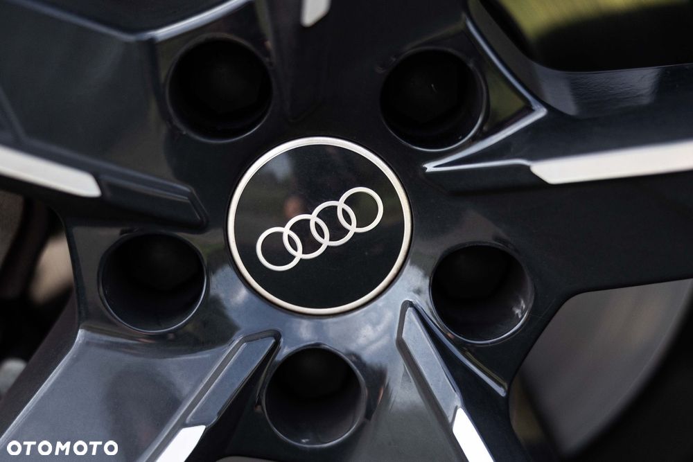 Audi A6 Avant 40 TDI quattro S tronic S line - 33