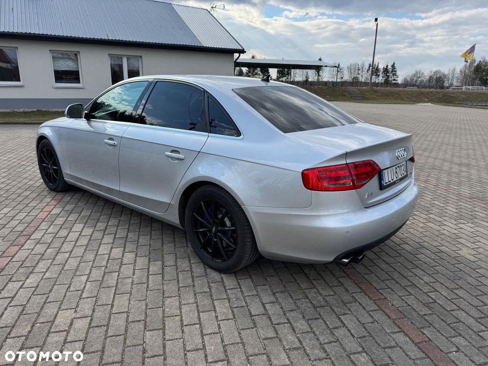 Audi A4 Limousine - 4