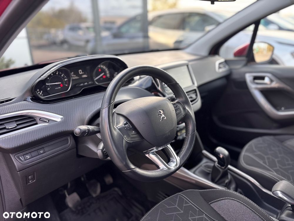 Peugeot 2008 1.2 Pure Tech Allure S&S - 28