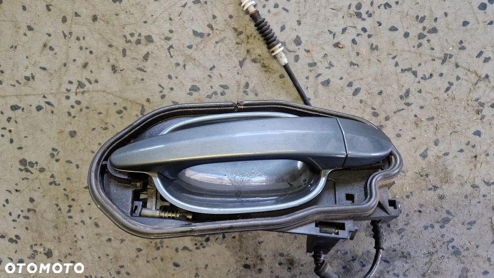 BMW E60 E61 KLAMKA PRAWY TYŁ - 1