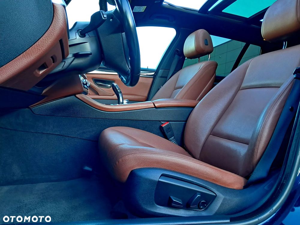 BMW Seria 5 525d Sport-Aut Luxury Line - 9