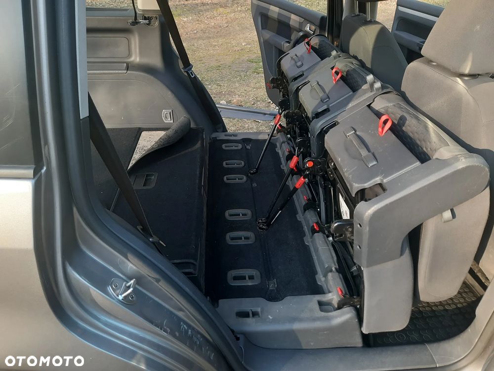 Volkswagen Touran - 15