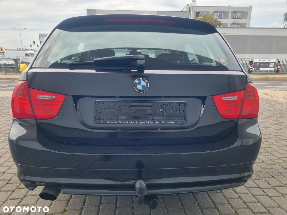 BMW Seria 3 318d DPF Edition Sport - 35
