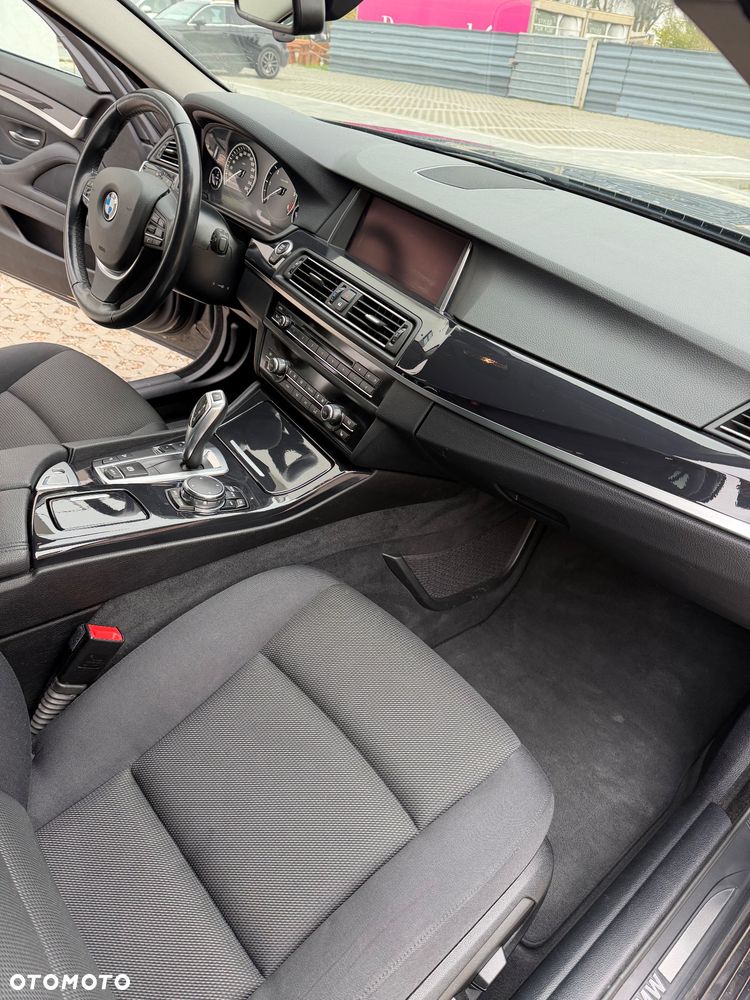 BMW Seria 5 530d xDrive - 12