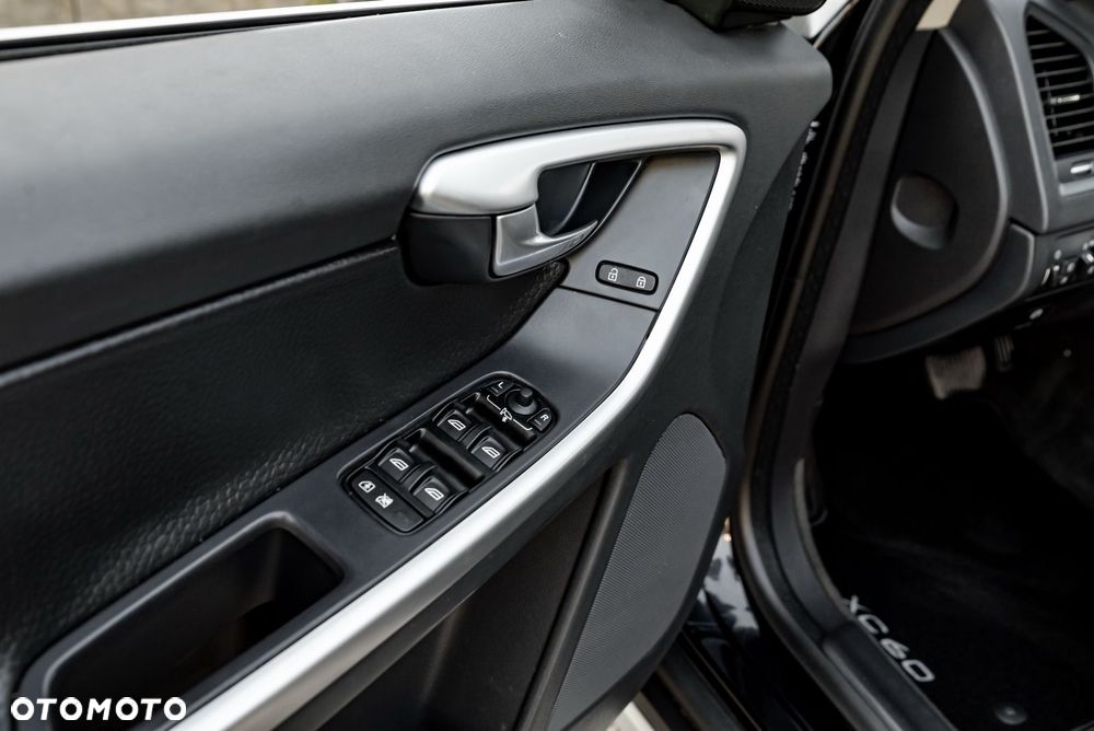 Volvo XC 60 T6 AWD Momentum - 19