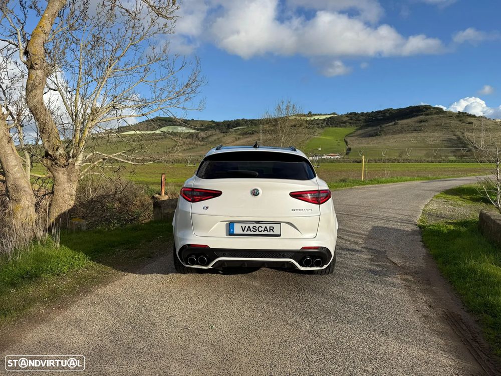 Alfa Romeo Stelvio V6 2.9 Bi-Turbo AT8-Q4 Quadrifoglio - 4