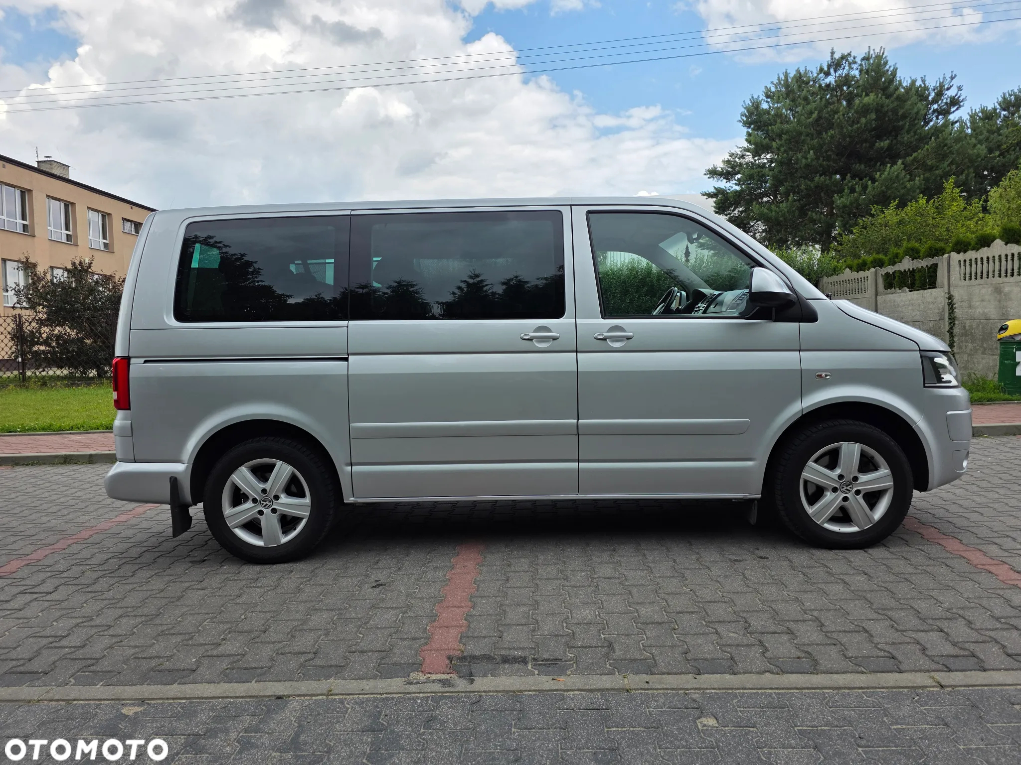 Volkswagen Caravelle - 8