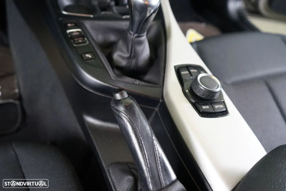 BMW 116 d Line Urban - 35