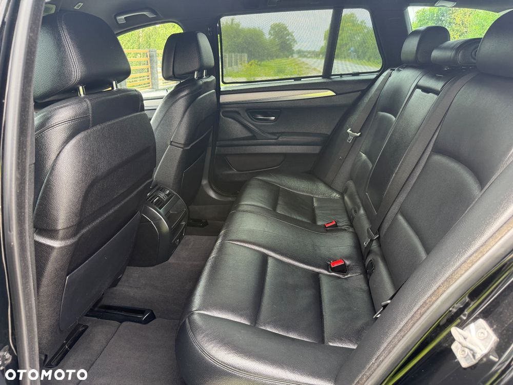 BMW Seria 5 525d Sport-Aut Luxury Line - 28