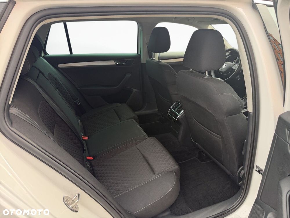 Skoda Superb 2.0 TDI SCR Ambition DSG - 35