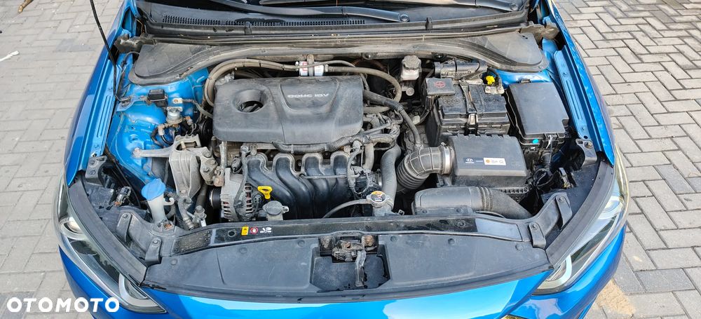 Hyundai Elantra 1.6 Comfort - 9