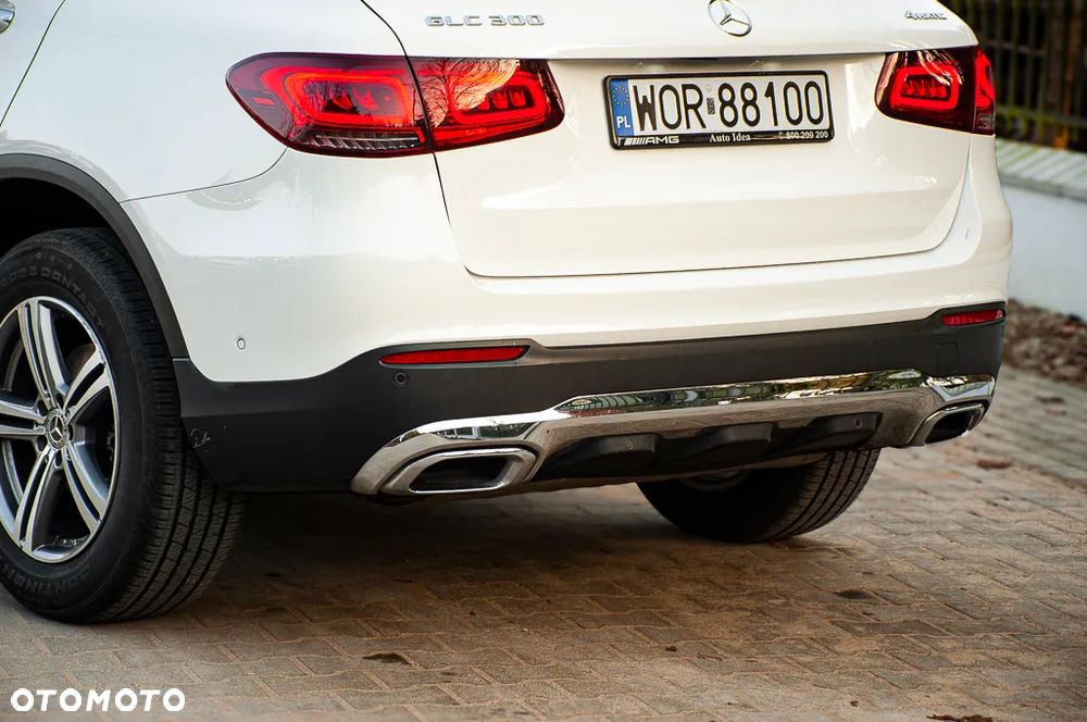 Mercedes-Benz GLC 300 4Matic 9G-TRONIC AMG Line - 20