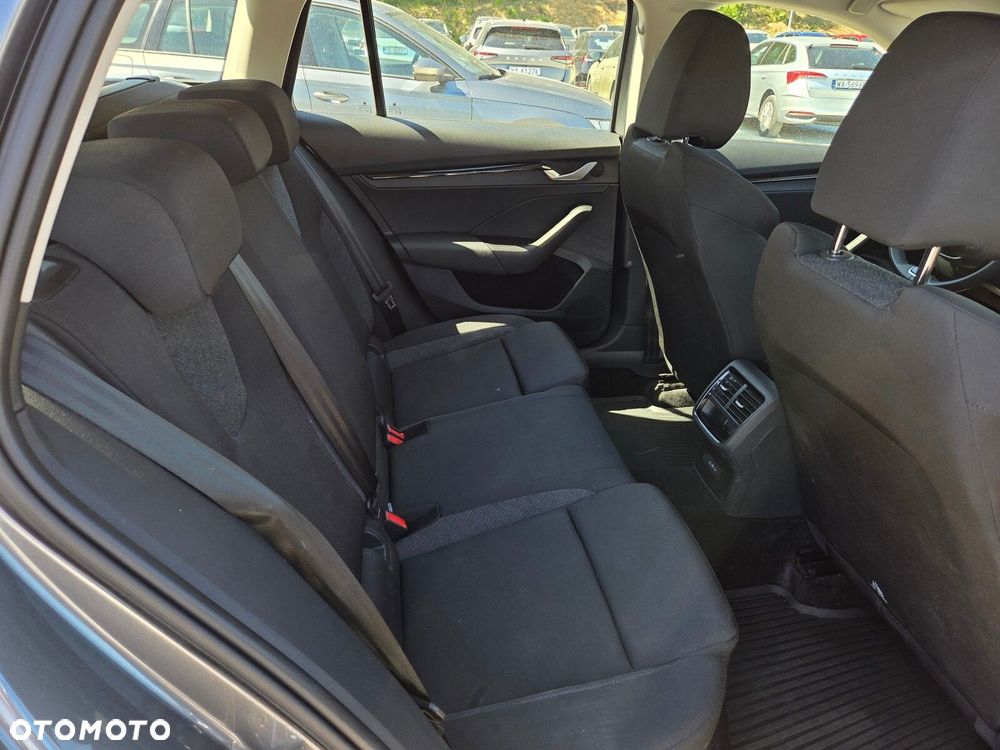 Skoda Octavia 1.5 TSI mHEV Selection DSG - 5