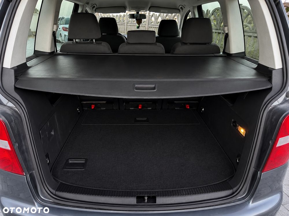 Volkswagen Touran 2.0 TDI Highline - 22
