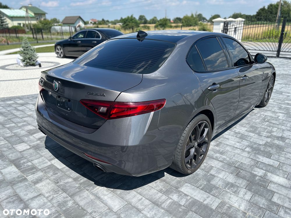 Alfa Romeo Giulia 2.0 Turbo TI Q4 - 11