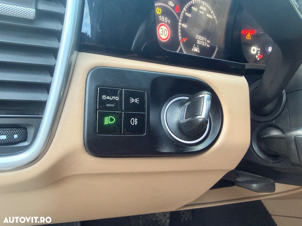 Porsche Cayenne - 20