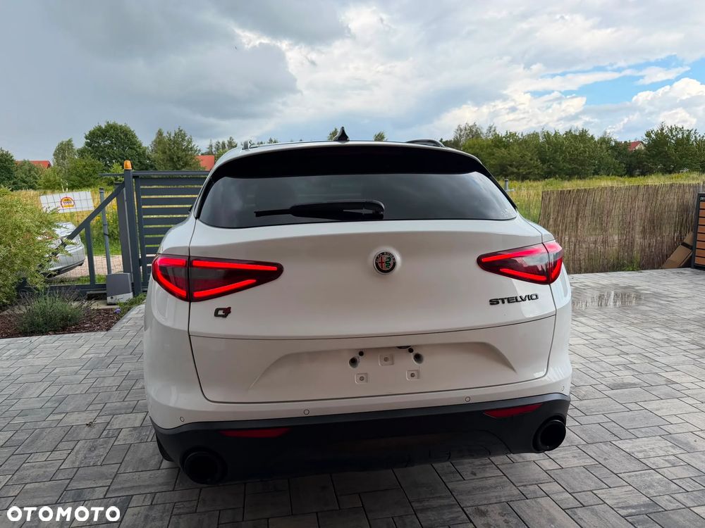 Alfa Romeo Stelvio 2.0 Turbo TI Q4 - 6