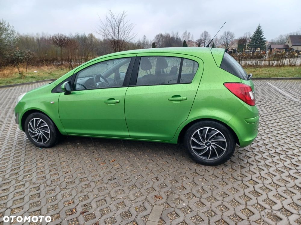 Opel Corsa 1.2 16V Cosmo - 11