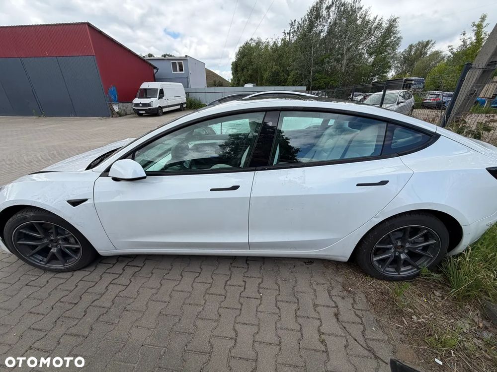 Tesla Model 3 - 7