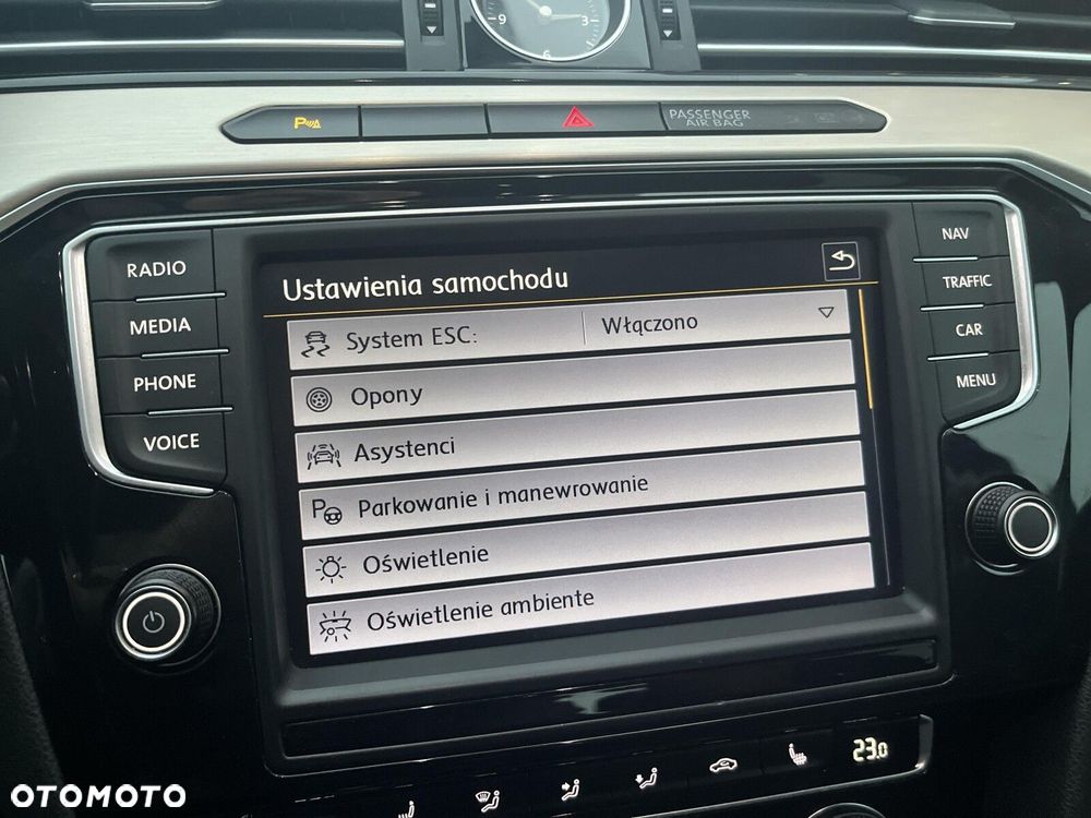 Volkswagen Passat 1.8 TSI BMT Highline - 28