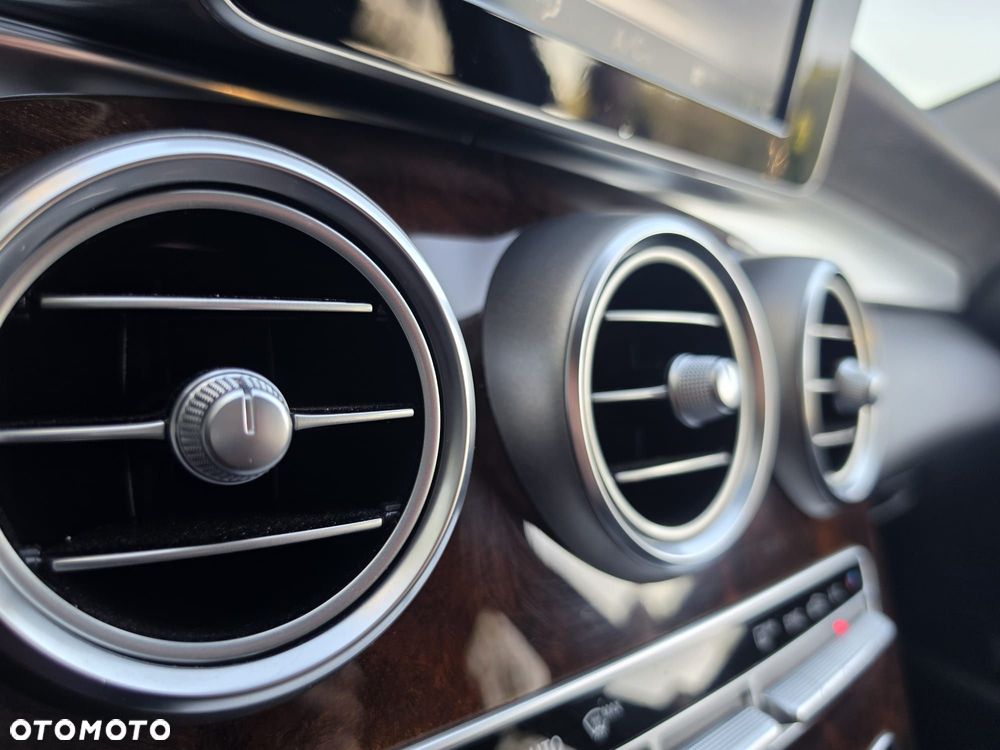 Mercedes-Benz Klasa C 200 4-Matic 7G-TRONIC - 21