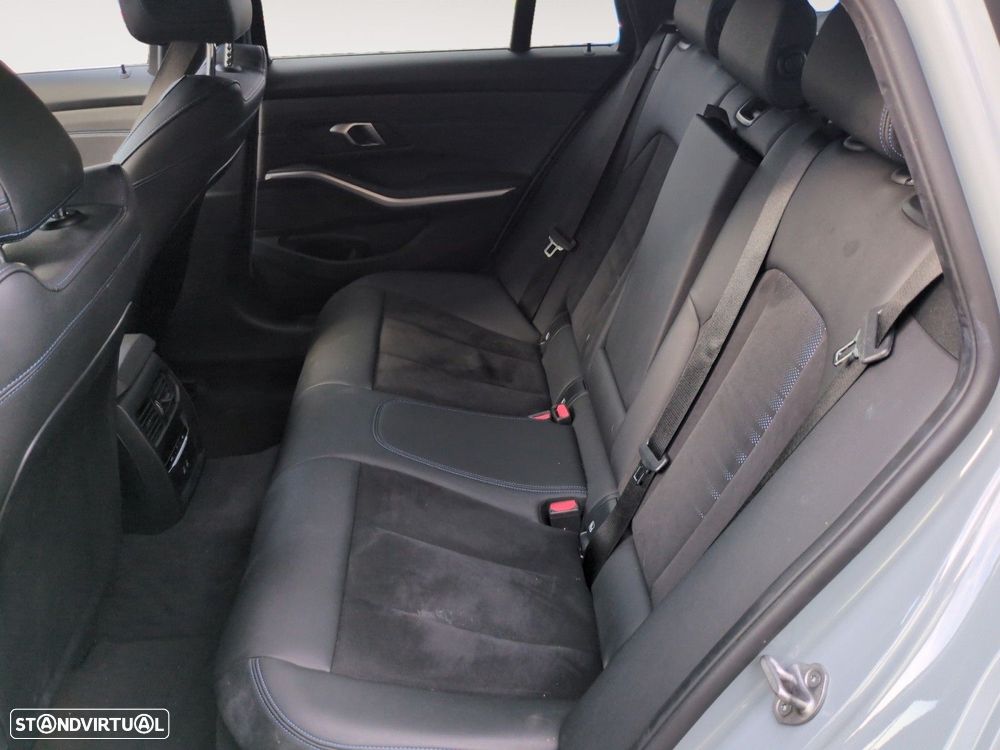 BMW 320 d Touring Pack Desportivo M Auto - 13