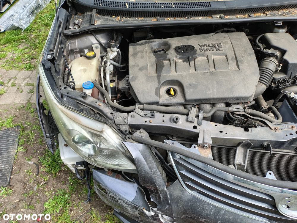 Toyota Avensis 1.6 Comfort - 12