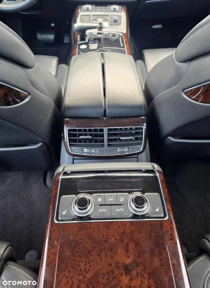 Audi A8 4.2 TDI DPF (clean diesel) quattro tiptronic - 38