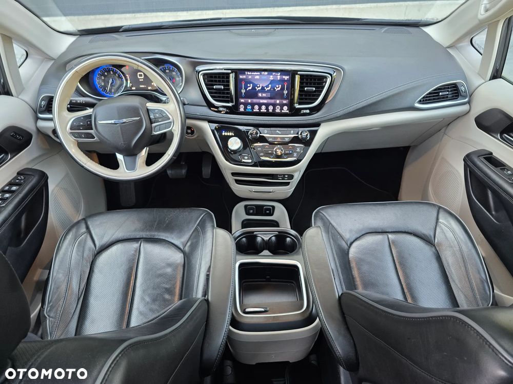 Chrysler Pacifica - 21