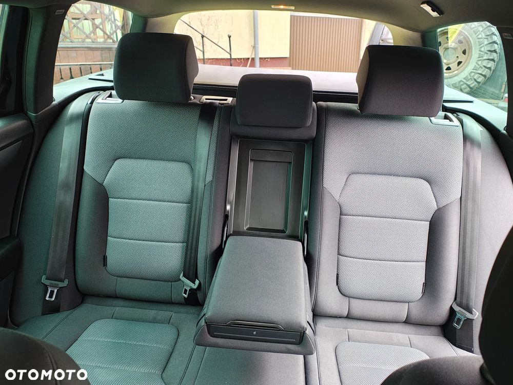 Volkswagen Passat - 11