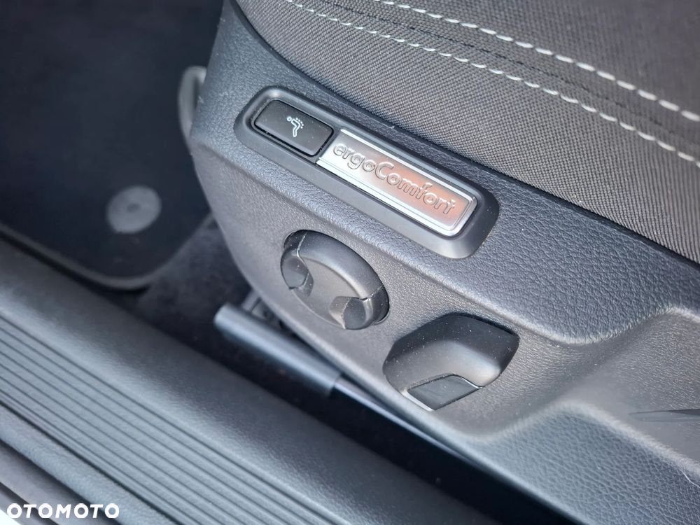 Volkswagen Passat Variant 2.0 TDI SCR DSG Business - 18