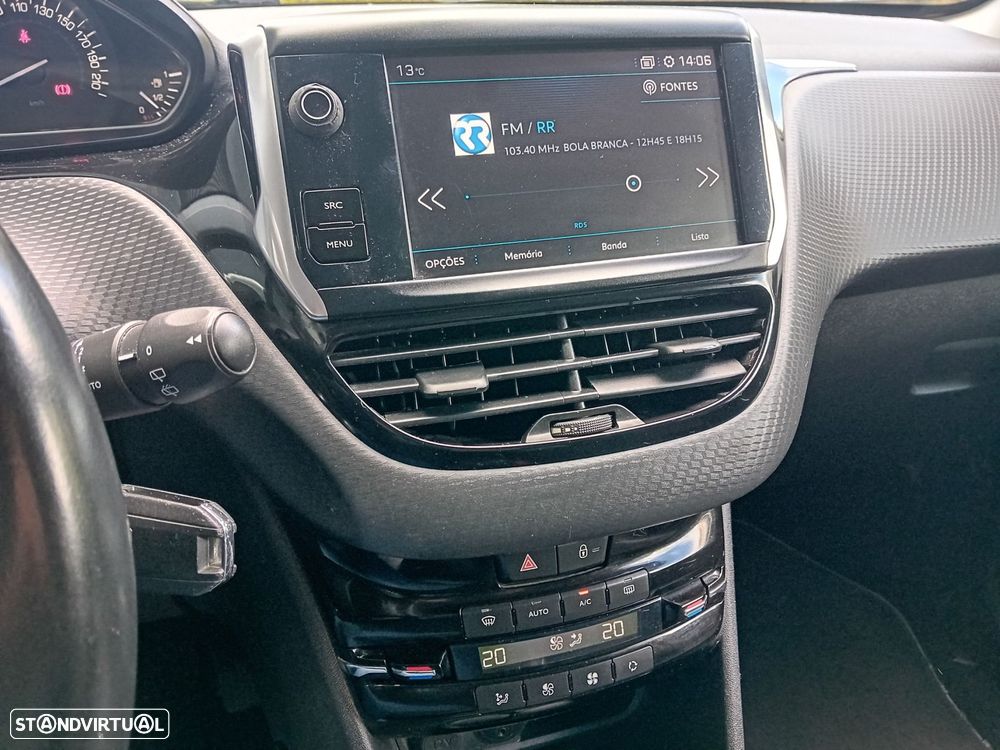 Peugeot 2008 1.2 PureTech Allure - 17