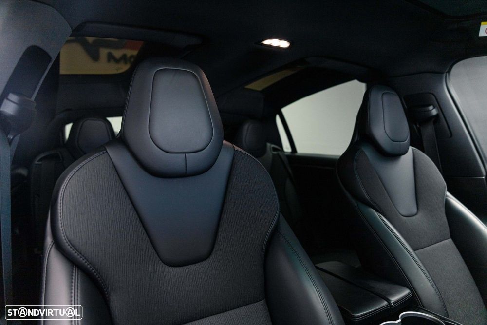 Tesla Model X - 24