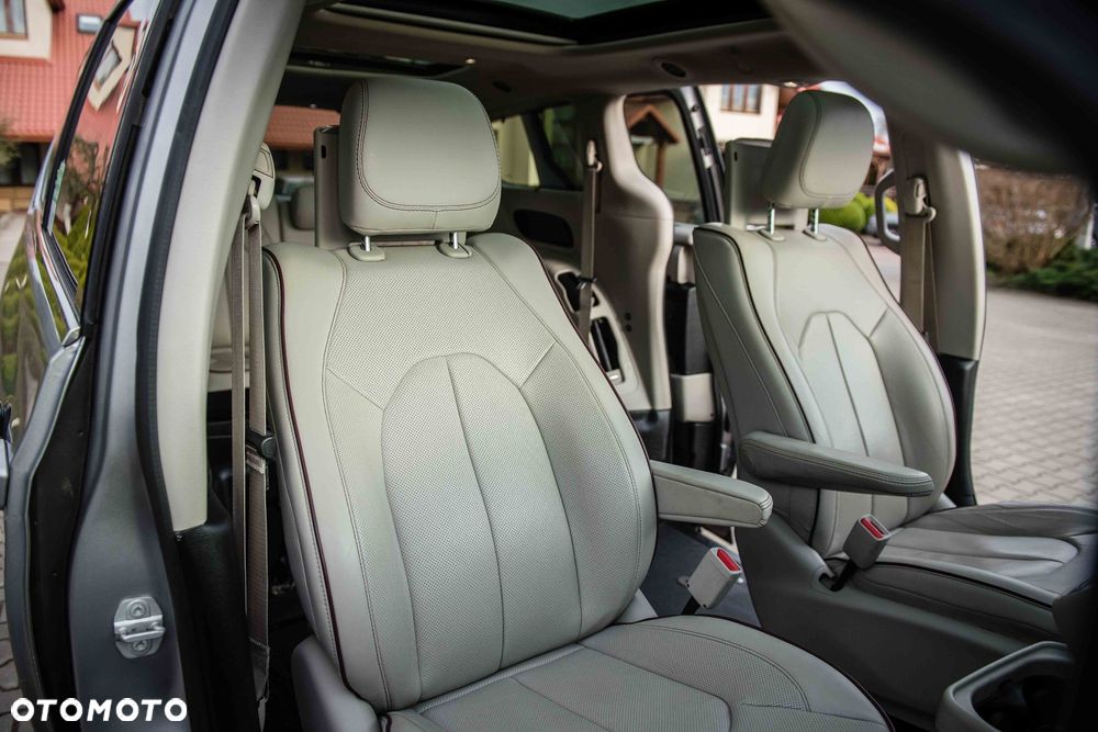 Chrysler Pacifica - 20