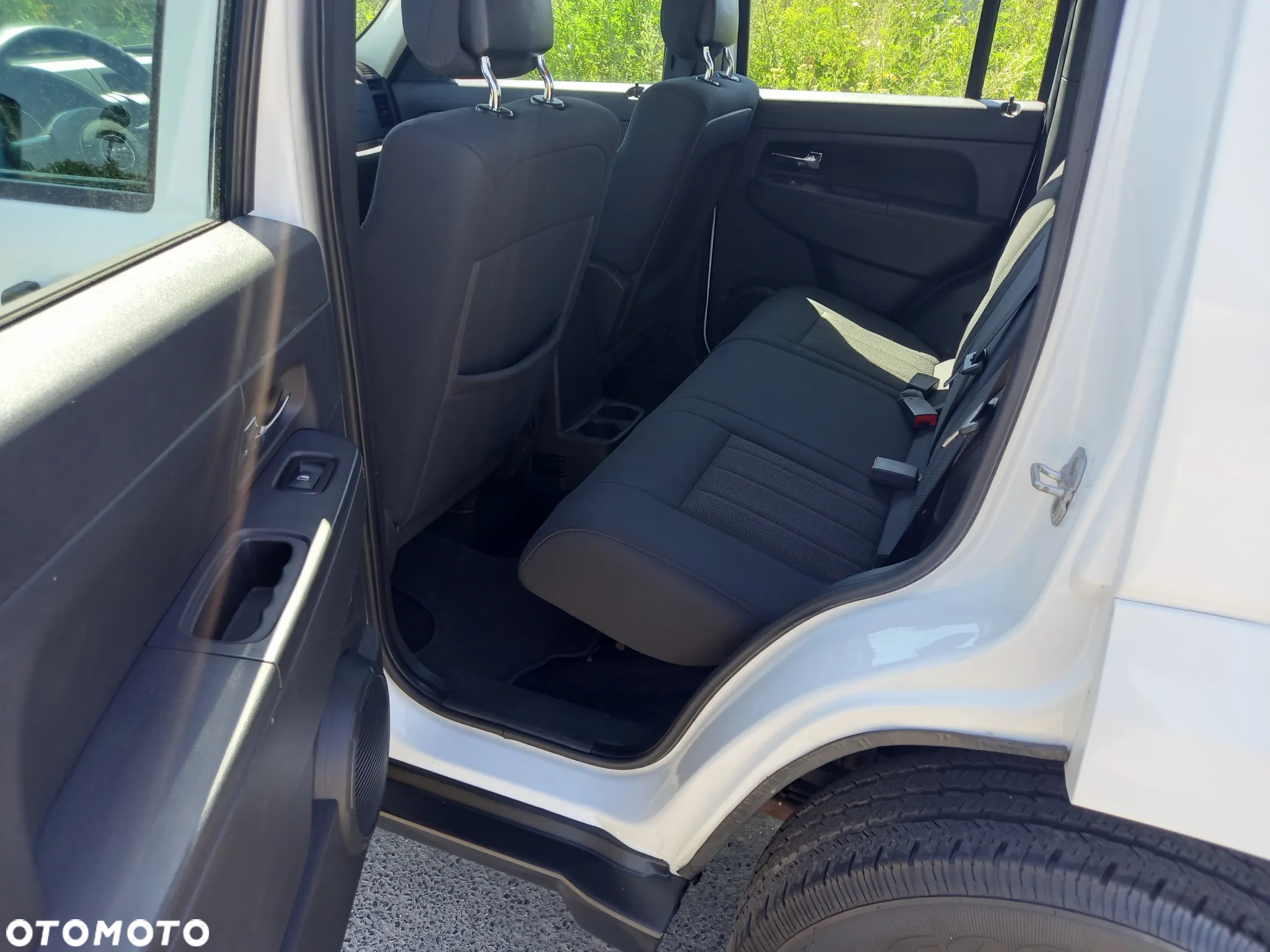 Jeep Liberty - 13