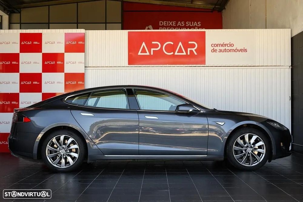 Tesla Model S - 3