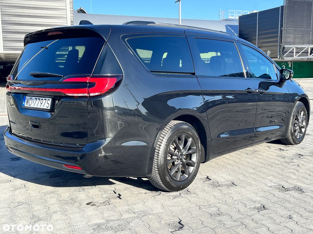 Chrysler Pacifica - 2