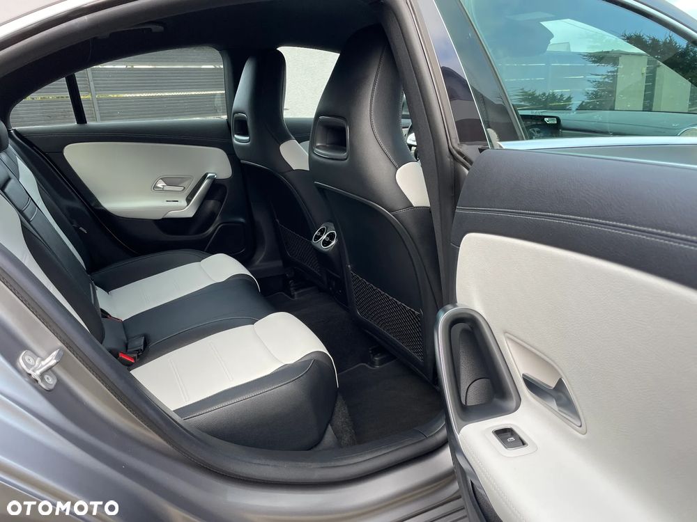 Mercedes-Benz CLA 200 AMG Line 7G-DCT - 20