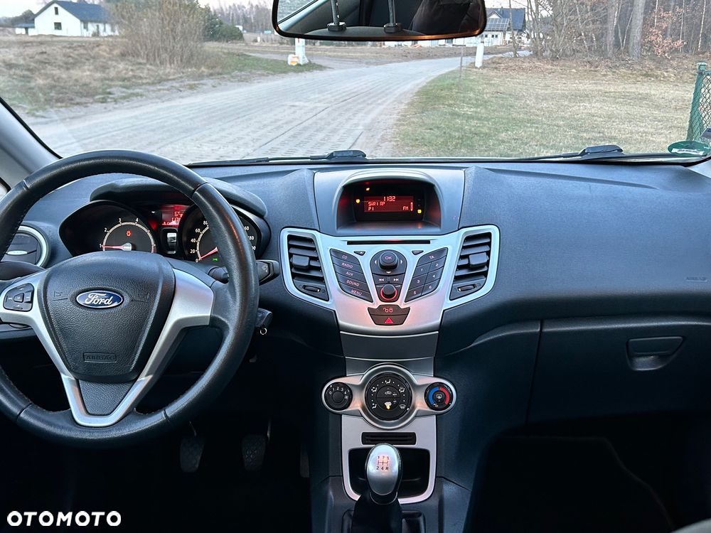 Ford Fiesta 1.25 Celebration - 25