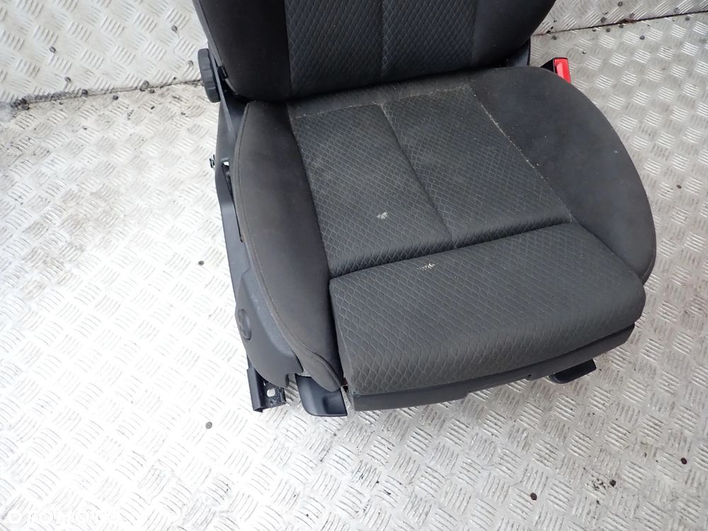 FOTEL PASAZERA PRAWY AUDI A6 C7 - 2