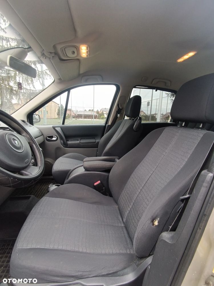 Renault Grand Scenic Gr 2.0 16V Emotion - 12