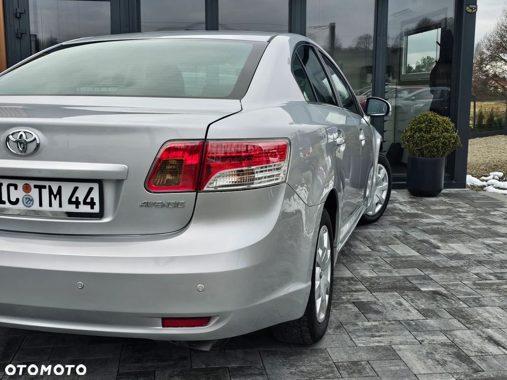 Toyota Avensis 1.8 Comfort - 34