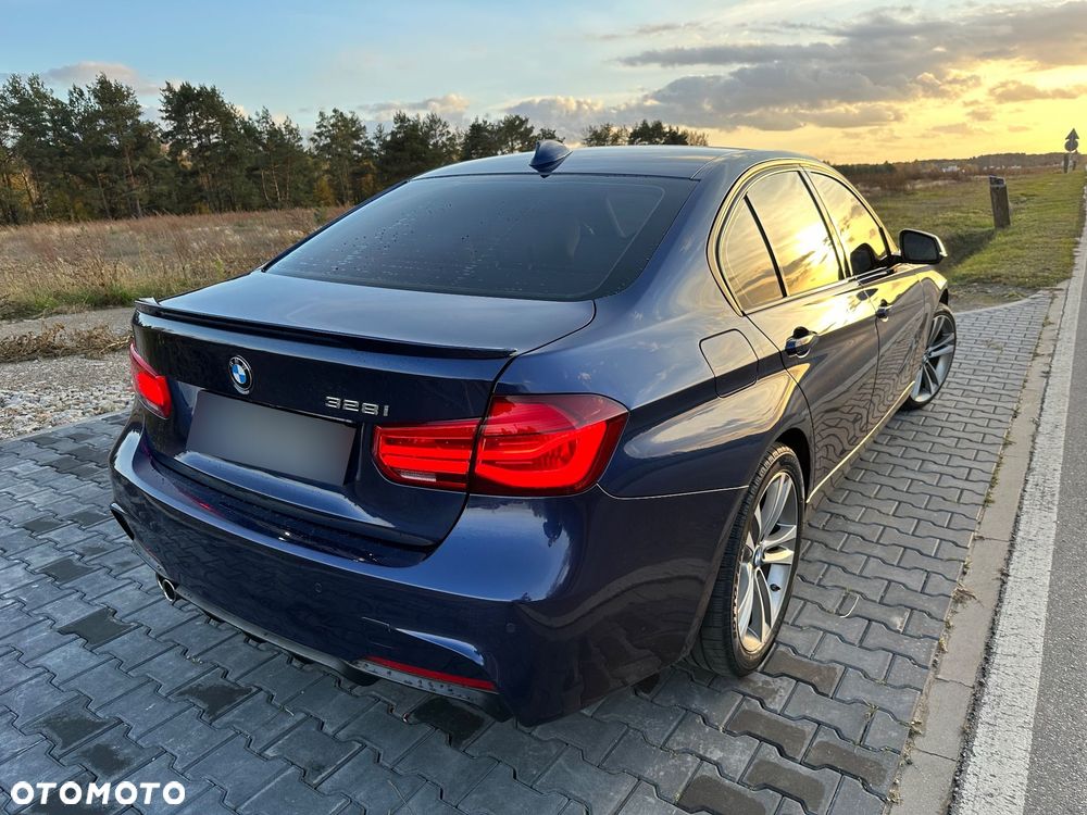 BMW Seria 3 328i Sport Line - 3