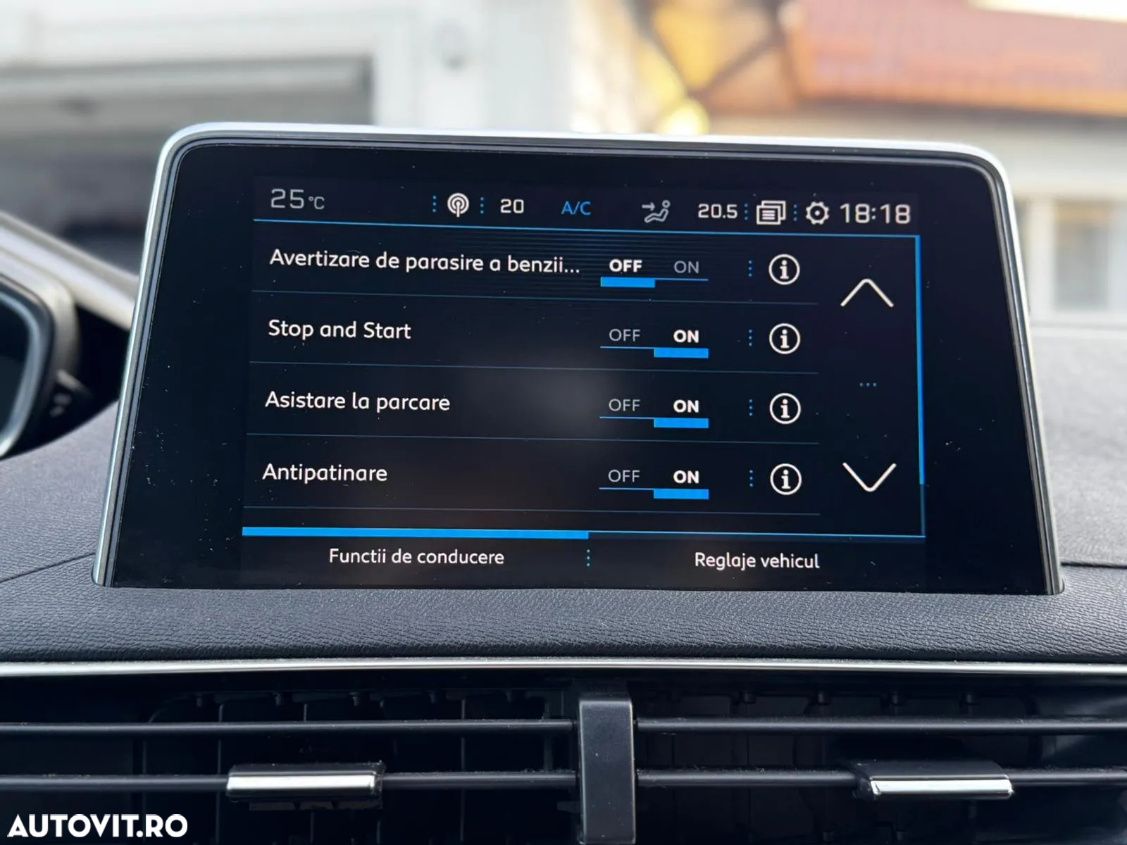 Peugeot 3008 1.2 PureTech Turbo S&S EAT8 Allure - 23