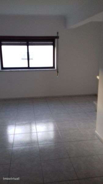 Apartamento T1 arrendar - Grande imagem: 2/3