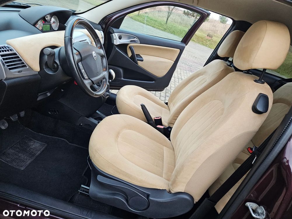 Lancia Ypsilon 1.4 8V Platino (4 os.) - 14