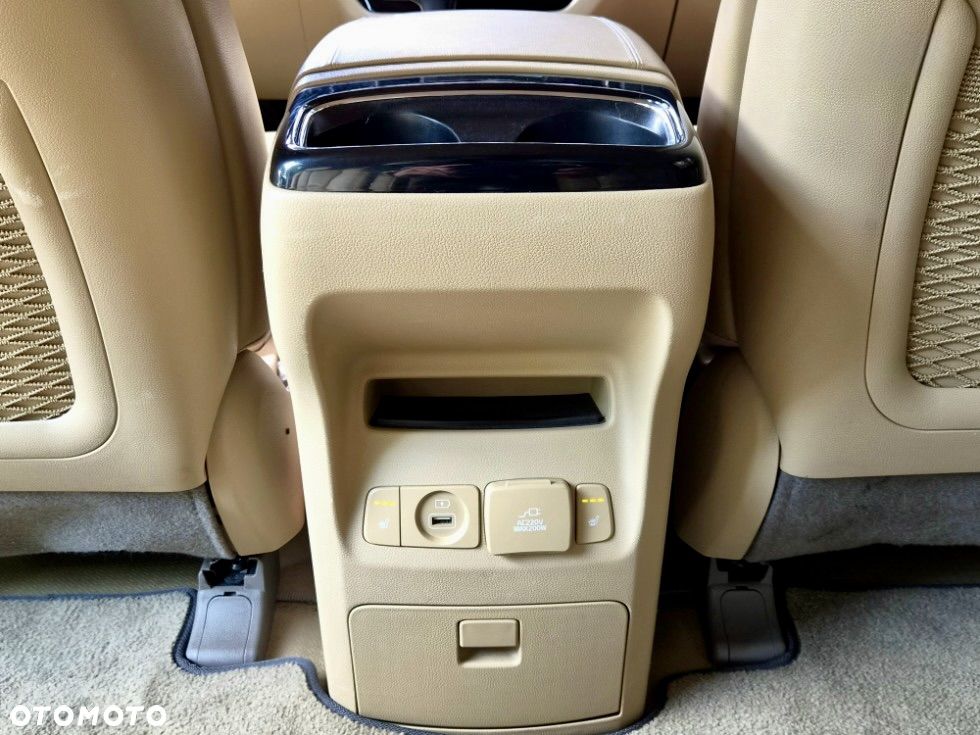 Kia Carnival - 15