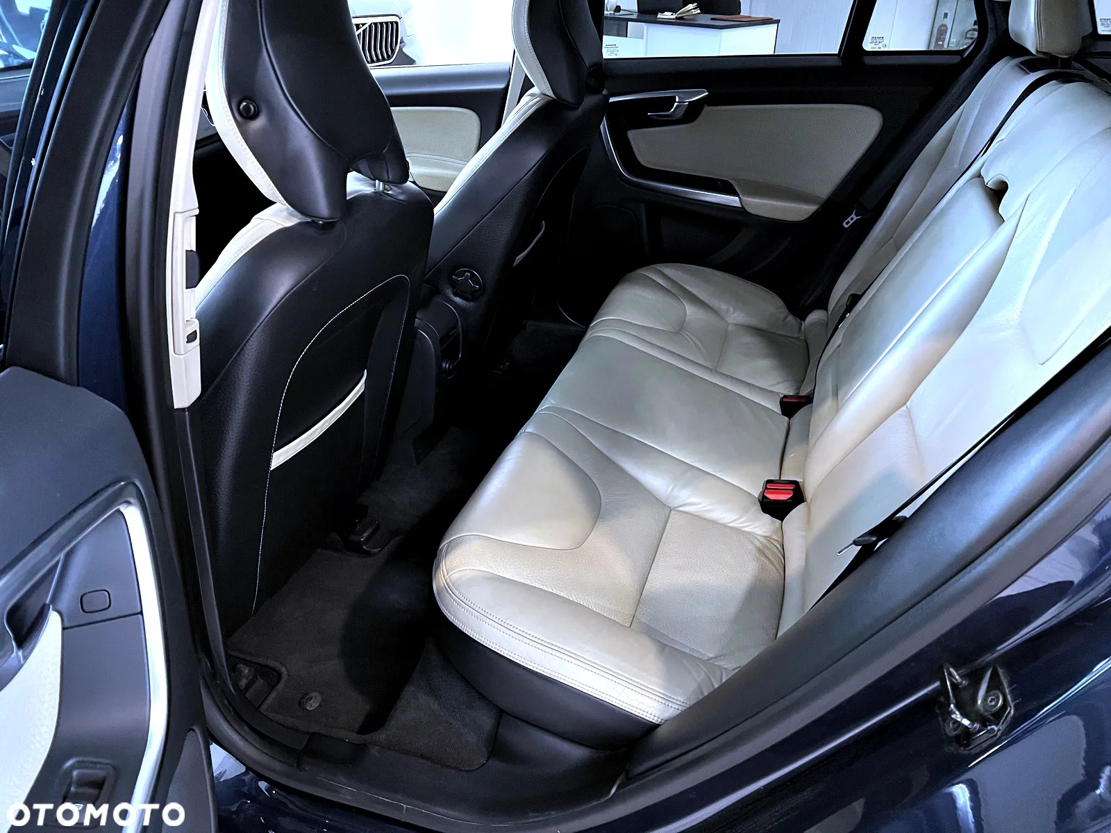 Volvo V60 D5 Summum - 15