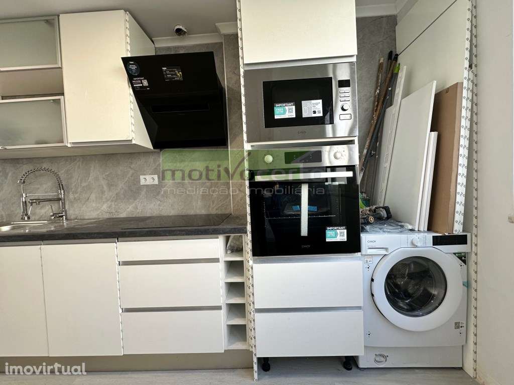 T2 Luminoso e Totalmente Remodelado em Benfica com Cozinha Equipada - Grande imagem: 4/13