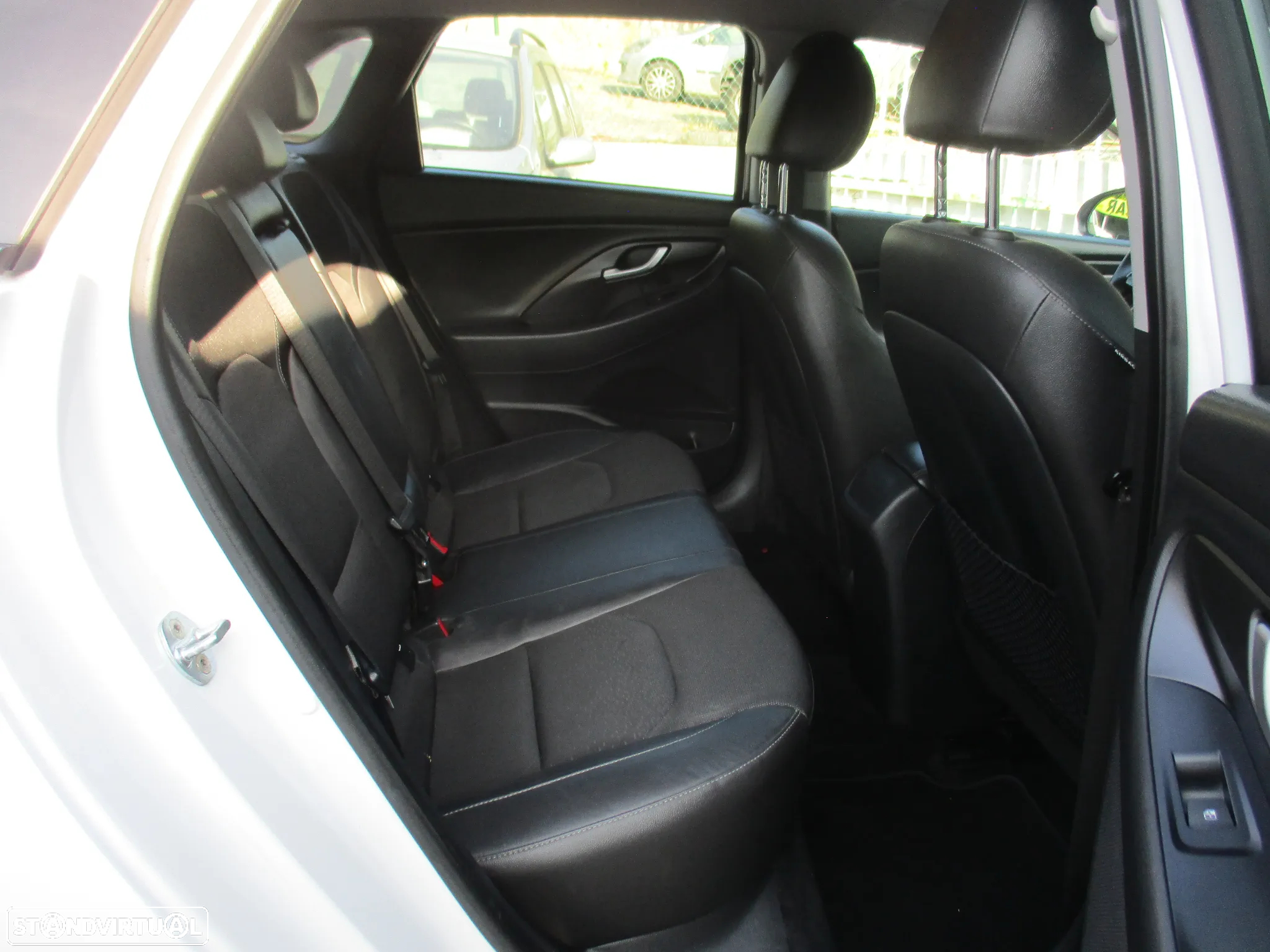 Hyundai i30 1.6 CRDI Comfort+Navi - 25